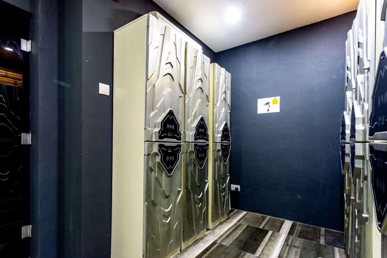 Met A Space Pod At Arab Street Singapore Buitenkant foto