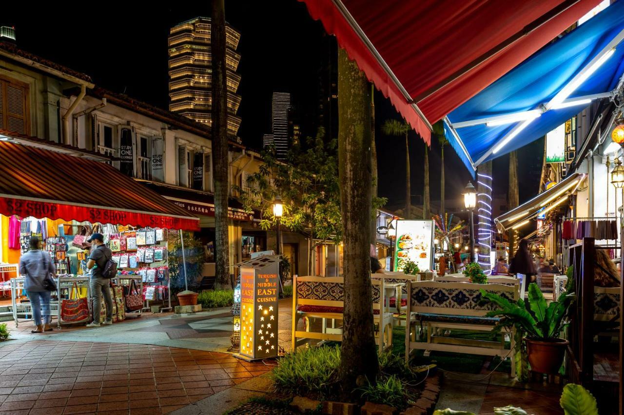 Met A Space Pod At Arab Street Singapore Buitenkant foto